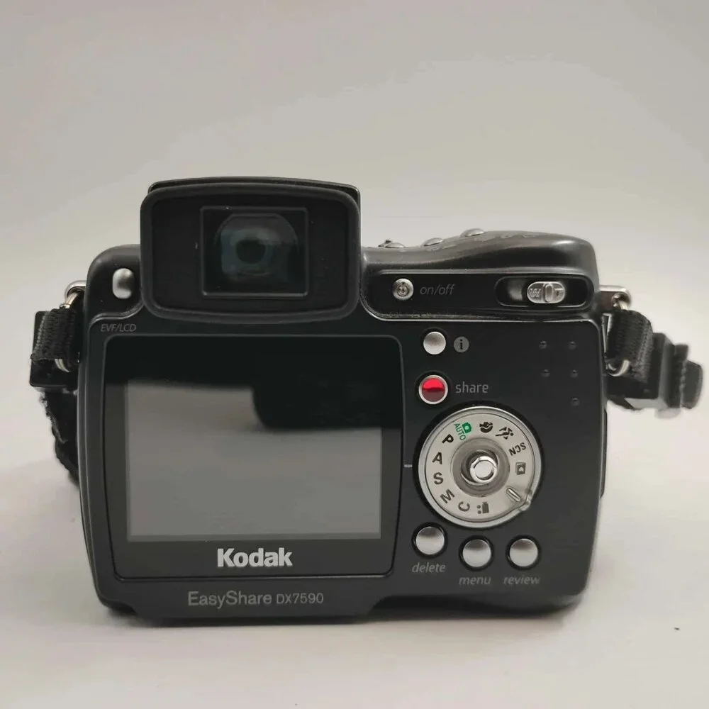 Kodak EasyShare DX7590 5.0MP Digital Camera – 10x Optical Zoom – Tested w/ Case